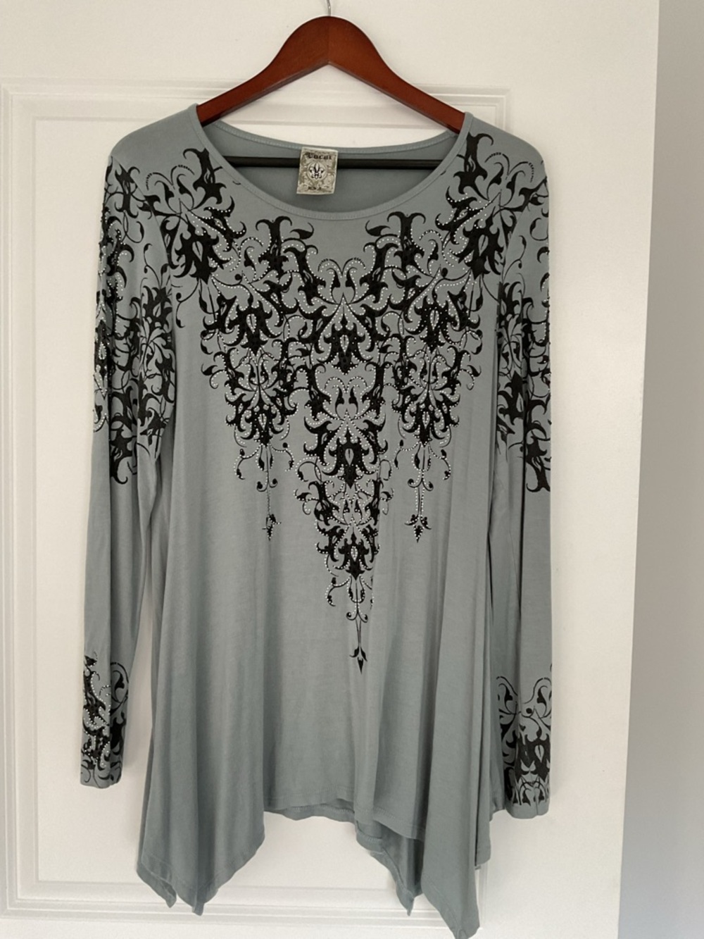 Vocal USA women’s L gray w/ black design crystals.